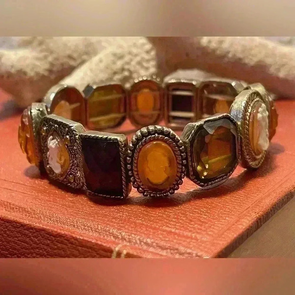 Vintage Victorian  Cameo Bracelet with Flexibility (Elastic) Smokey Stones - Picture 6 of 9